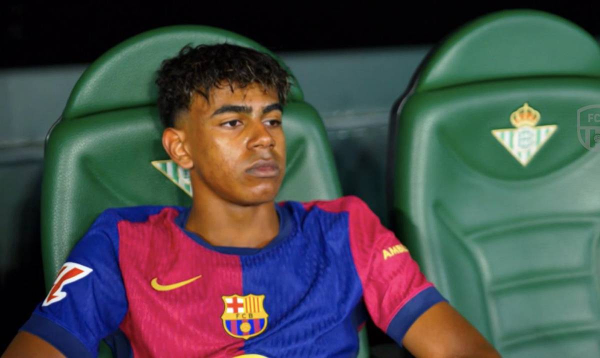 La roja que vio Flick y el jugador que perdió un diente en el Betis-Barcelona: “No le salía sangre y lo ha tirado”