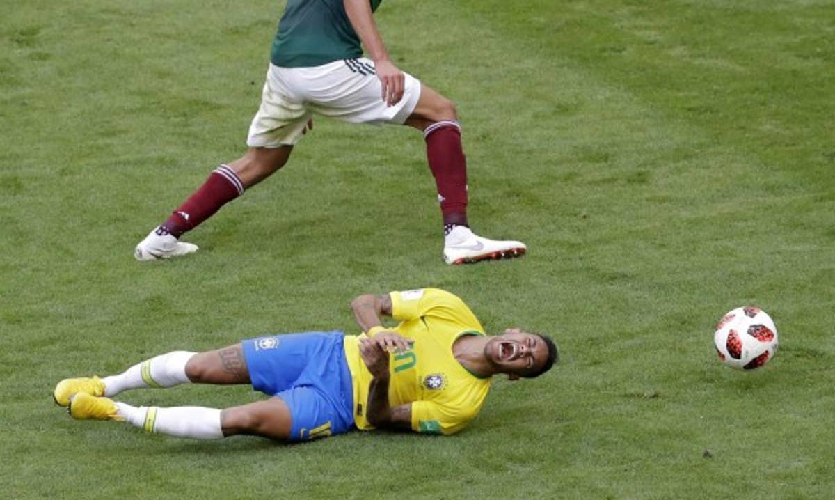 Así se defendió Neymar de las críticas que lo tildan de piscinero