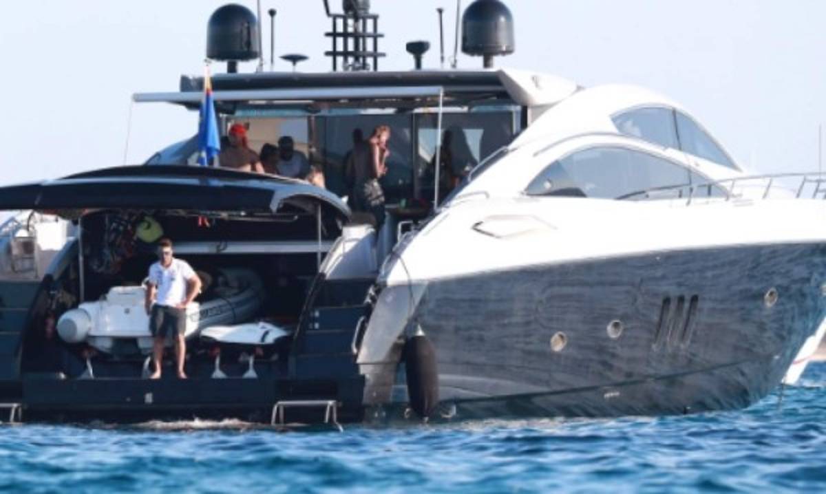 ¿Quién es la misteriosa mujer que disfruta de vacaciones junto a Jadon Sancho en Ibiza?