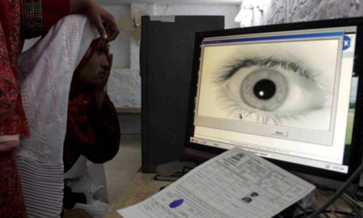 Crean unas gafas de realidad virtual y un móvil para tratar el ‘ojo vago’