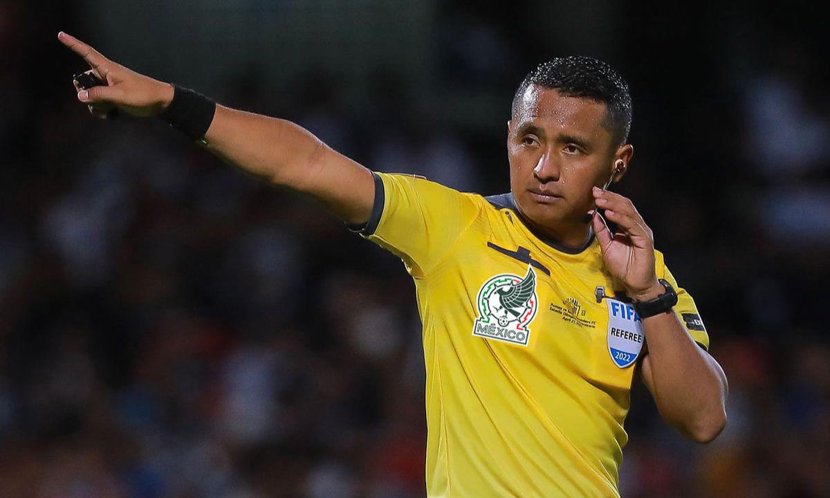 ¿Dirigirá el Honduras-México? Iván Barton recibe tremenda nominación y entra en la selecta lista de árbitros