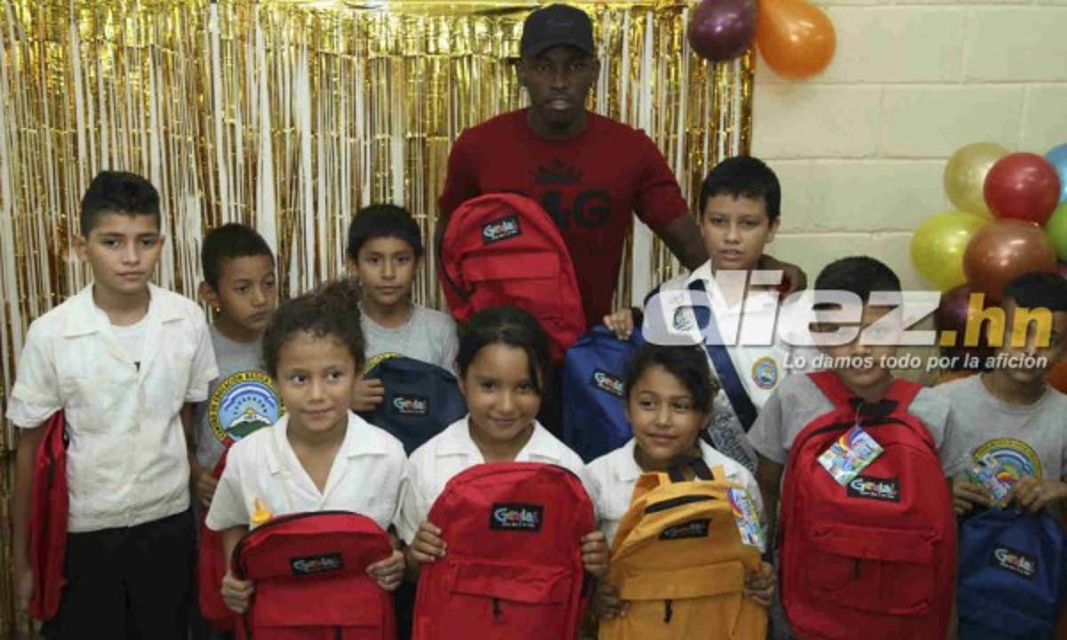 FOTOS: Así fue la visita de Alberth Elis en escuela de Chamelecón