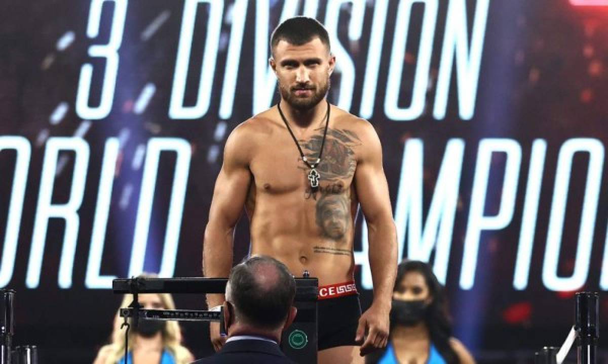 ¡Electrizante! Así fue el intenso careo de Teófimo López y Lomachenko en la ceremonia de pesaje