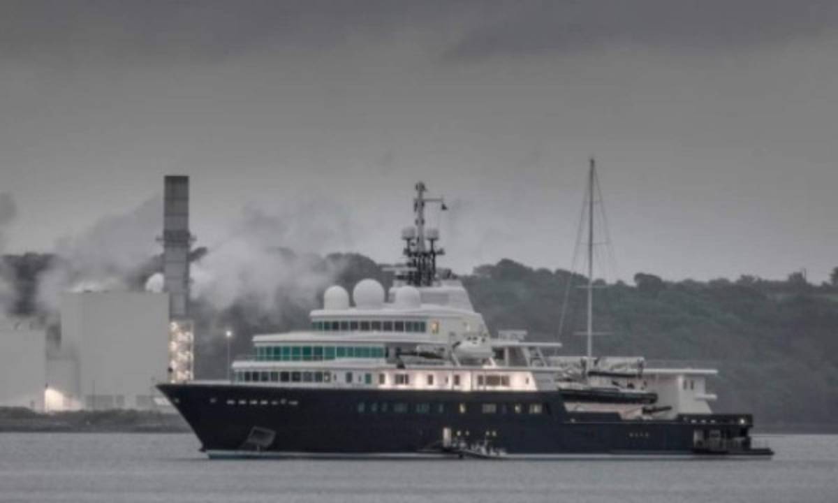 La vida de rico de Abramovich, dueño del Chelsea: Su nuevo yate de 500 millones e isla propia