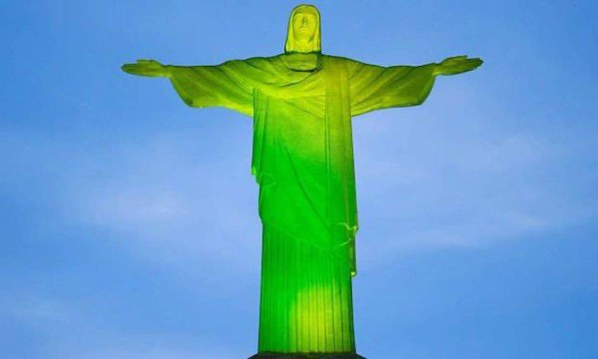 Monumentos y estadios de fútbol se iluminan de verde en homenaje al Chapecoense