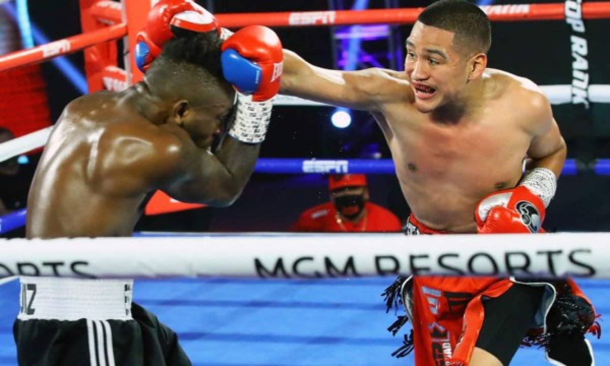 En pie hasta el final y gran gesto del rival: Las mejores fotos de la pelea entre 'Escorpión' Ruiz y Flores Jr
