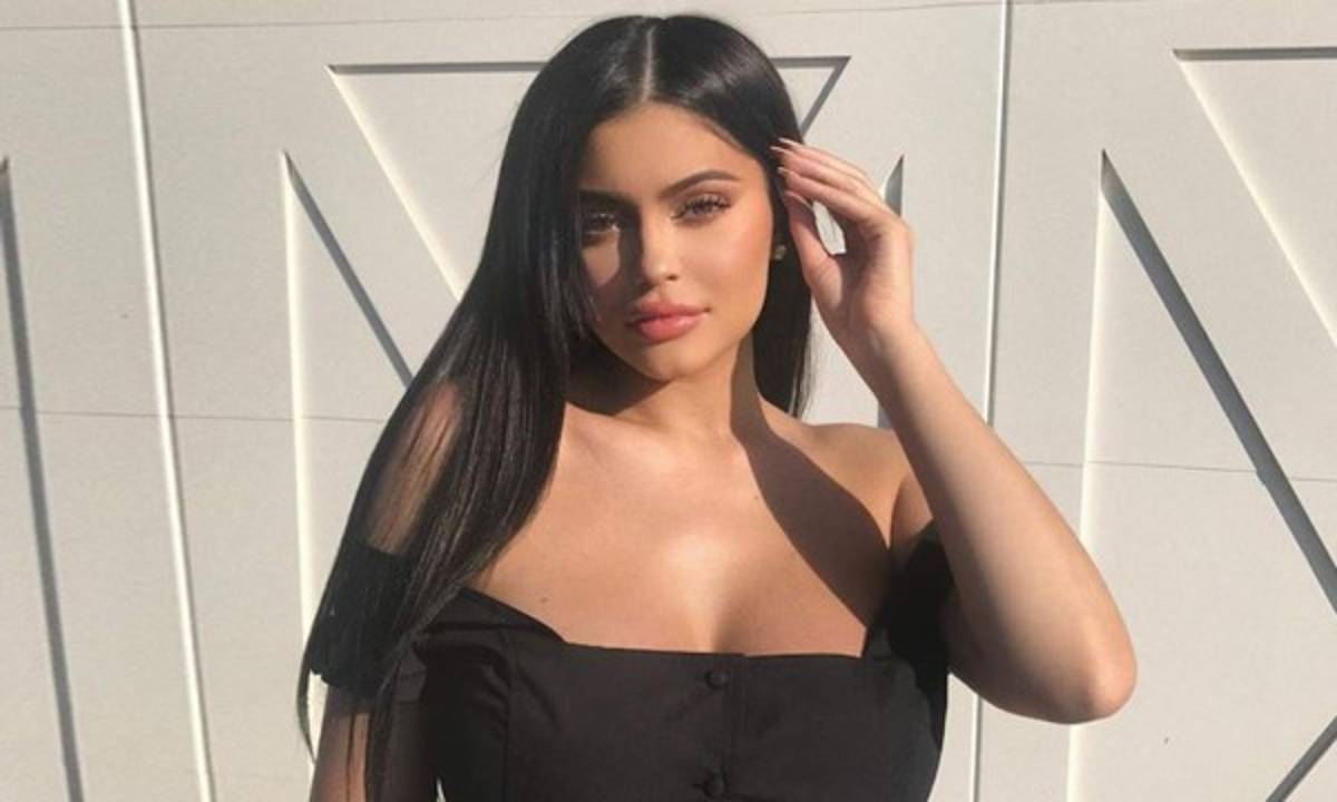 ¿Amanda Trivizas o Kylie Jenner? Ella es la chica de la foto con Jonathan dos Santos en su cama