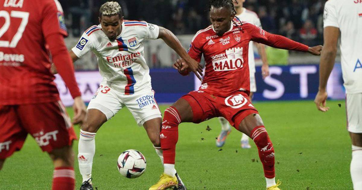 He’s back to the elite!  Honduran Albert Elise made his debut with Brest and played 25 minutes against Lyon for Ligue 1 in France.