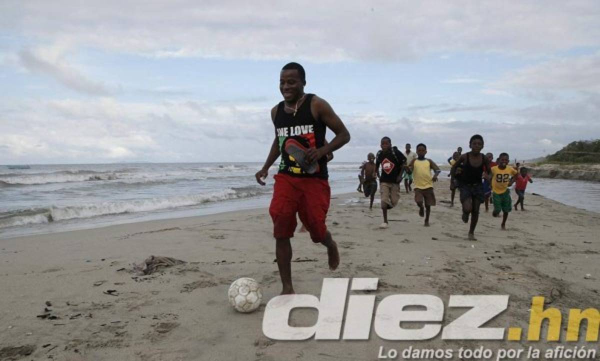 Marvin Chávez disfruta de sus vacaciones en su natal Sambo Creek