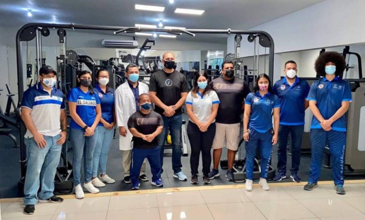 Hermano del presidente del El Salvador Yamil Bukele inaugura Clínica de Atención Integral para el Atleta