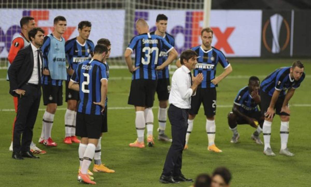 Llanto por un lado y alegría por otro: Lo que no viste de la celebración del Sevilla en la UEFA Europa League