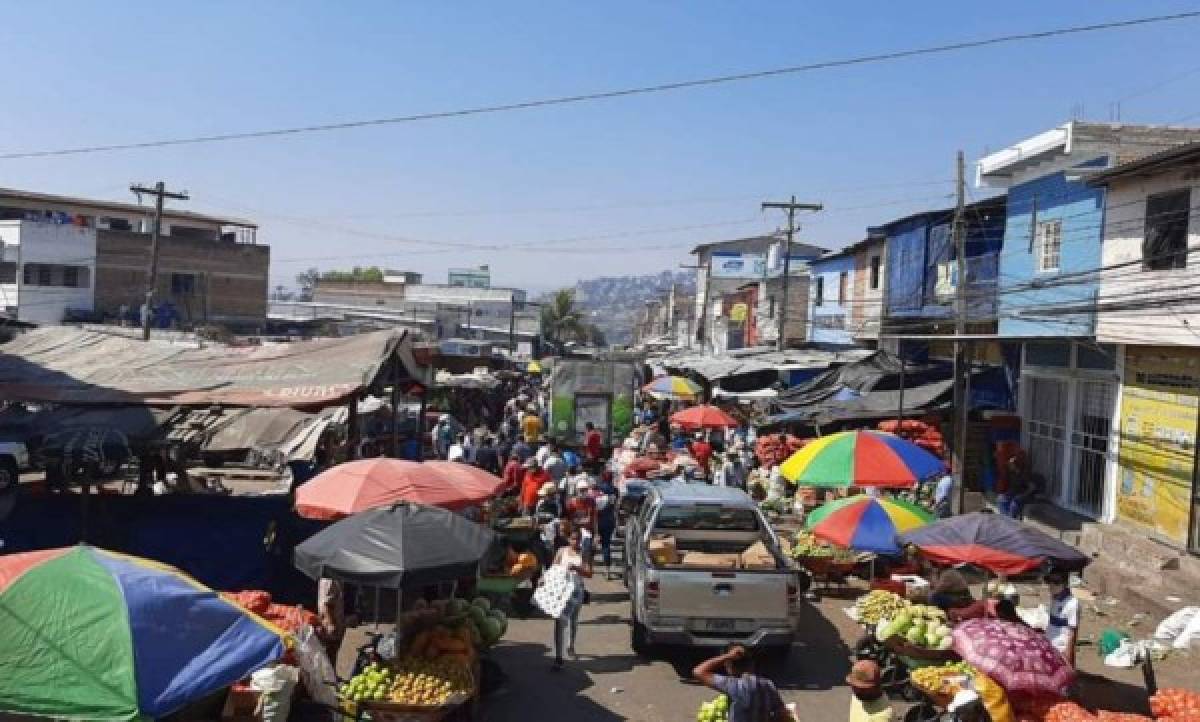 Mercados de Tegucigalpa lucen abarrotados una vez más pese al brote de coronavirus