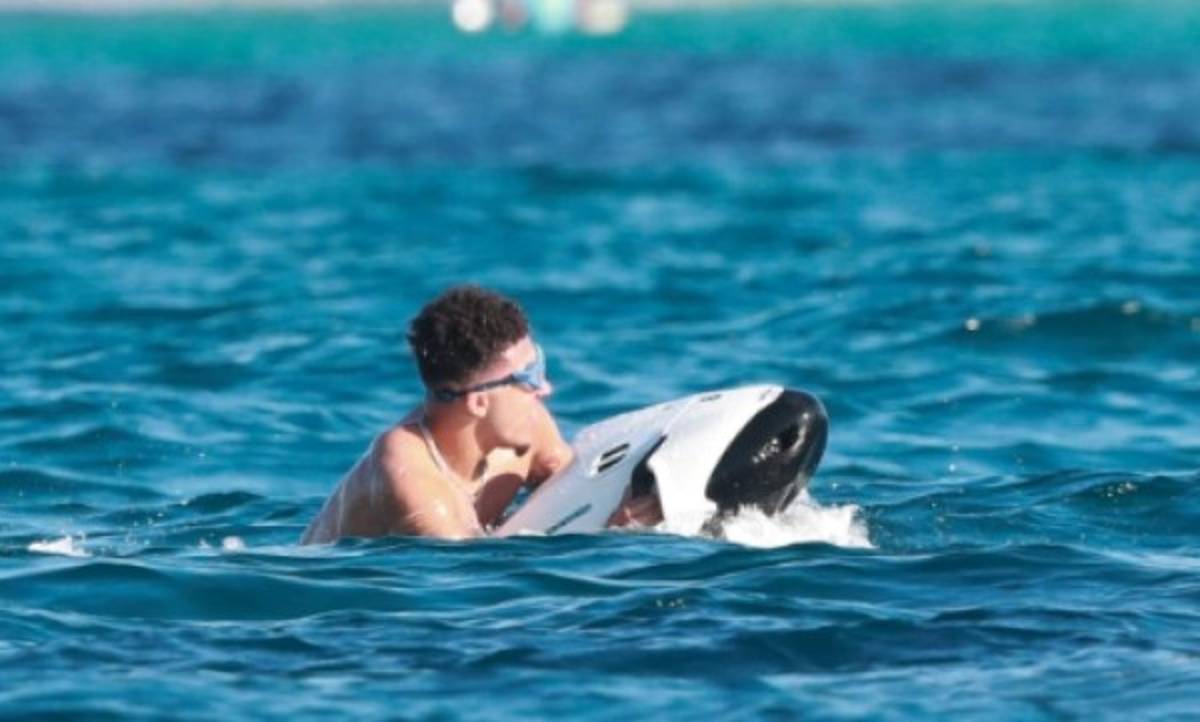 ¿Quién es la misteriosa mujer que disfruta de vacaciones junto a Jadon Sancho en Ibiza?