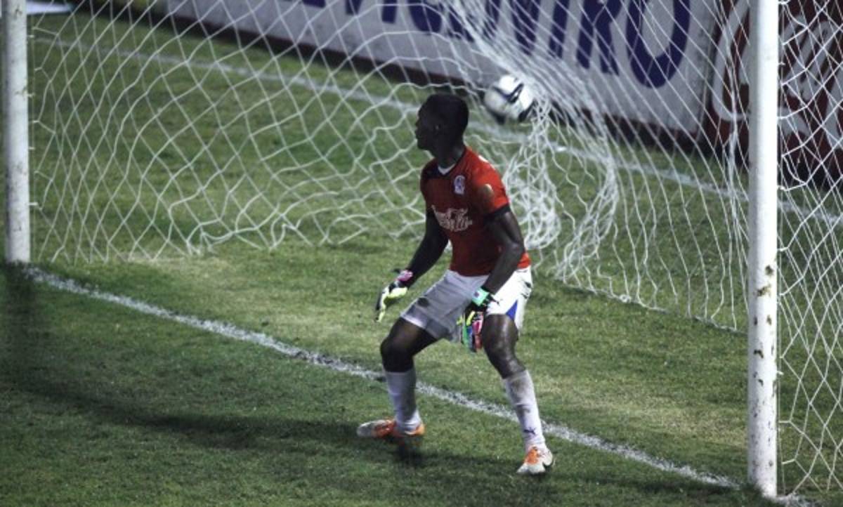 Postales inolvidables que han dejado los clásicos Real España-Olimpia