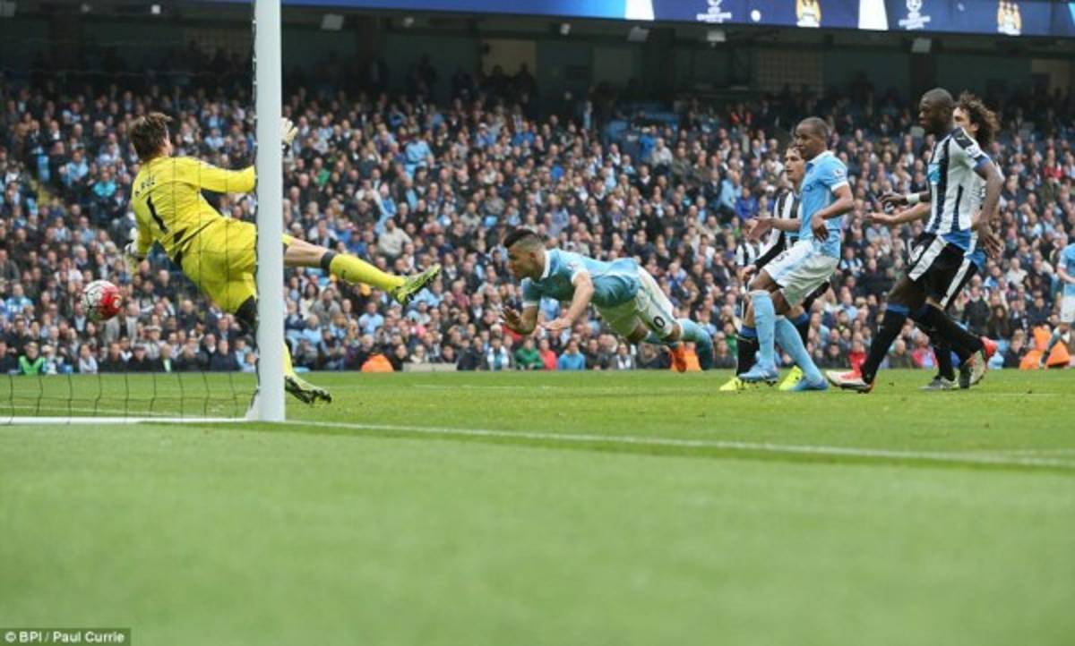 FOTOS: Así fueron los cinco goles del Kun Agüero ante el Newcastle