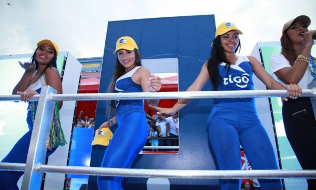 ¡BELLEZA! La campanita se roba el show en el carnaval de La Ceiba