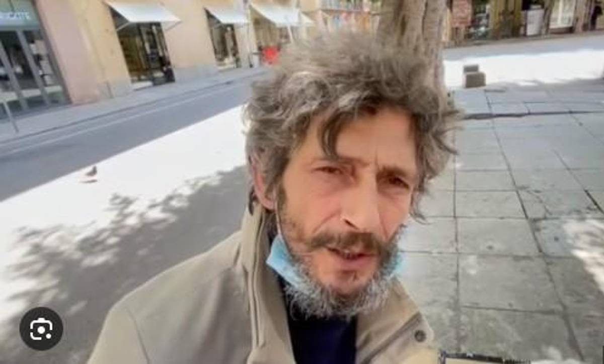 De futbolista profesional en Italia a vivir en la calle solo, enfermo y desnutrido; su primo fue héroe en un Mundial