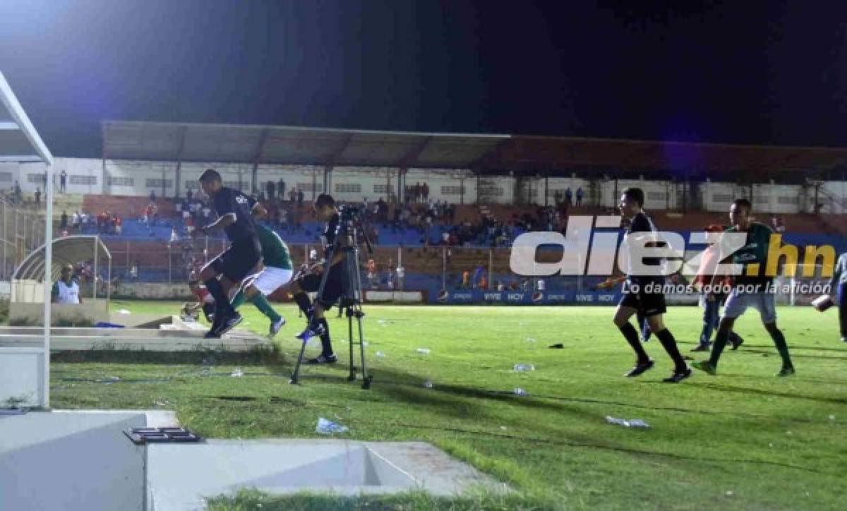 NO SE VIO POR TV: Trompadas, lágrimas y pedradas en la Jornada 17