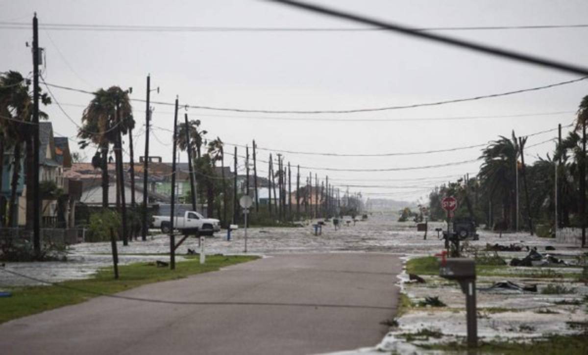 INFORME ESPECIAL: Continúan los desastres del huracán Harvey; Trump ya está en Texas