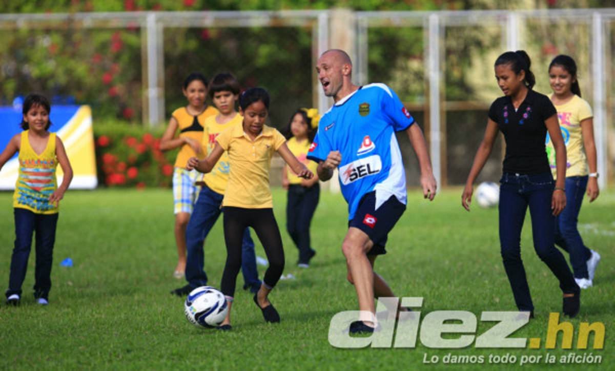 Aldea SOS visita al Real España.