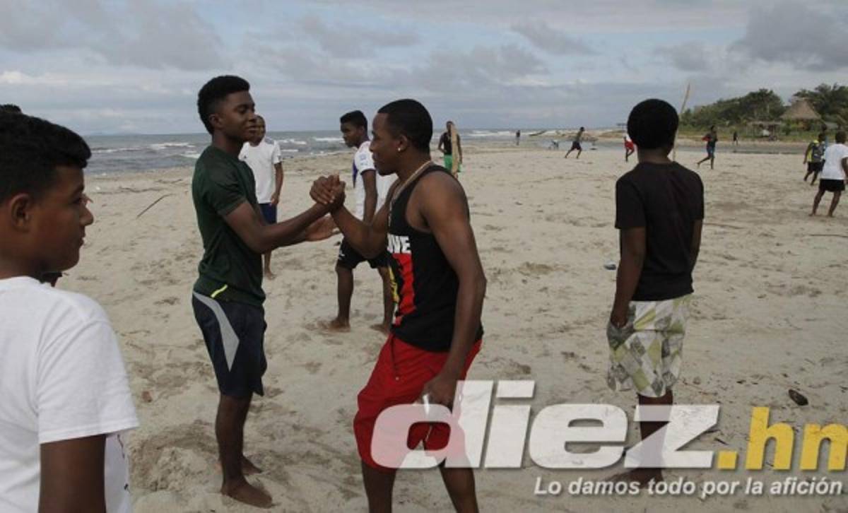 Marvin Chávez disfruta de sus vacaciones en su natal Sambo Creek