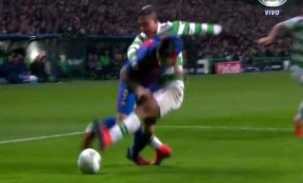 FOTOS: ¿Fue o no fue penal el que le cometió Emilio a Luis Suárez?