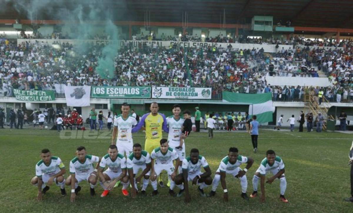 NO VISTE EN TV: La chica del escote, bellezas y ambientazo en el Excélsior