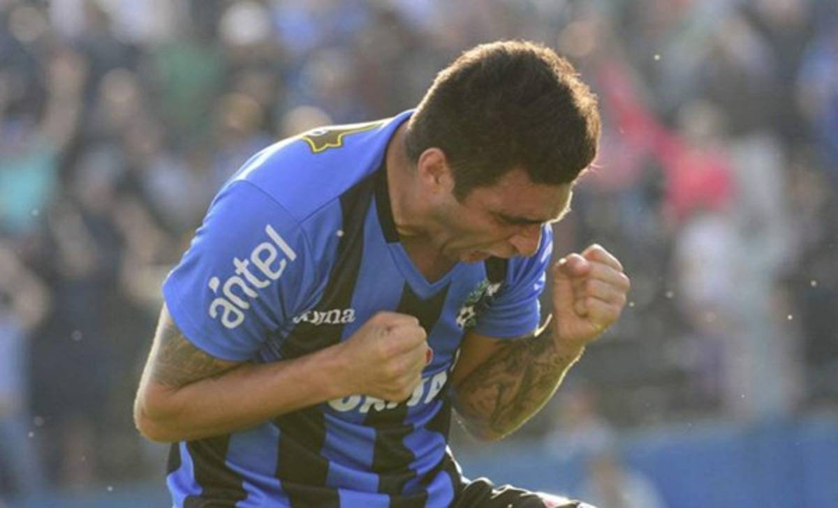 Delantero uruguayo Carlos Bueno podría llegar al fútbol de El Salvador