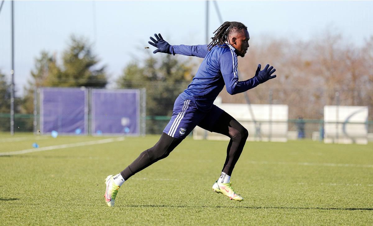 ¡Sorpresa! El exótico destino que tendría el hondureño Alberth Elis para la próxima temporada