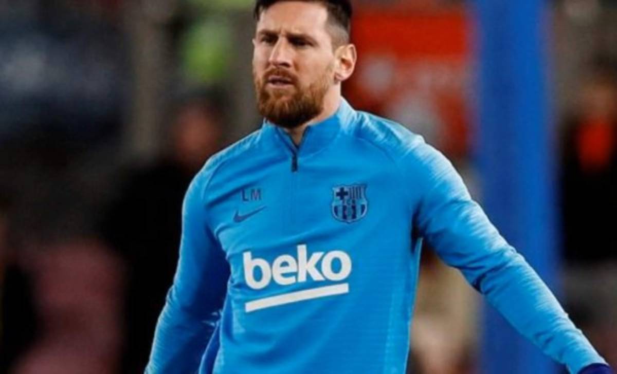 En fotos: El sufrimiento de Lionel Messi en el banquillo del Barcelona contra el Real Madrid