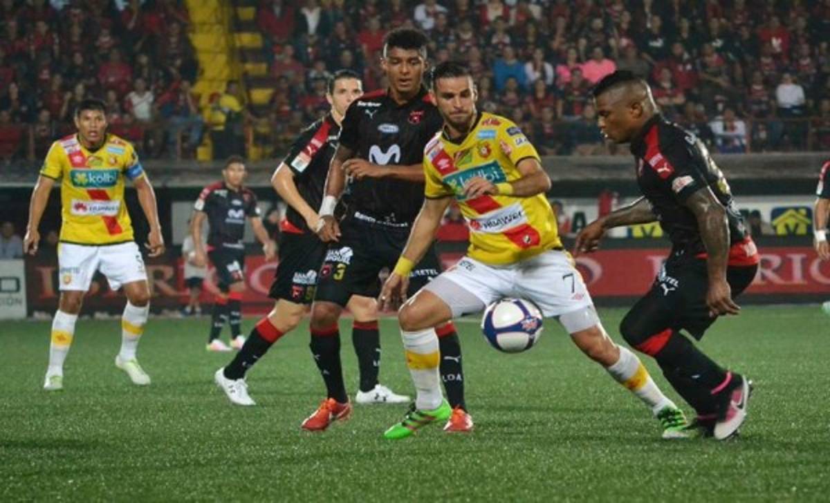 Alajuelense pierde a Porfirio López para la final de vuelta en Costa Rica