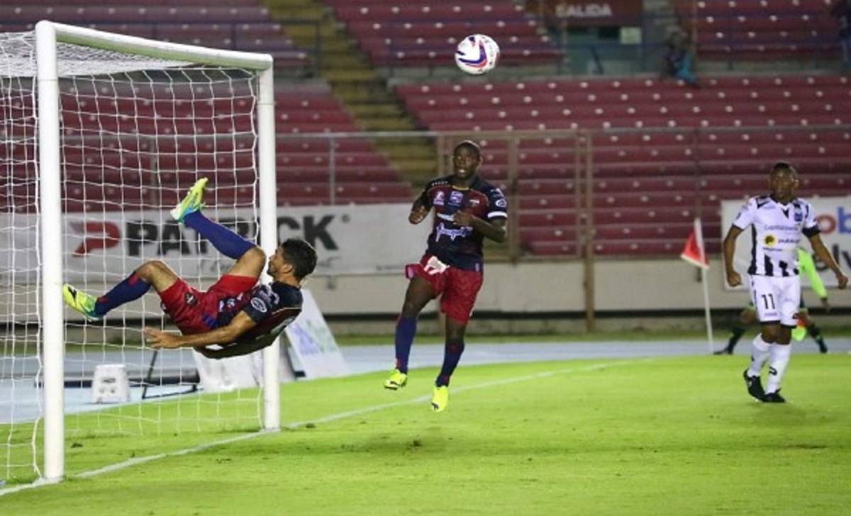 Tauro gana el clásico panameño y hunde al Plaza Amador