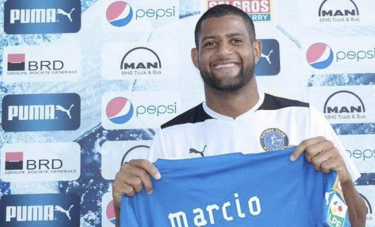 Brasileño Barbosa se une al mexicano Morales y al colombiano Zapata en Xelajú