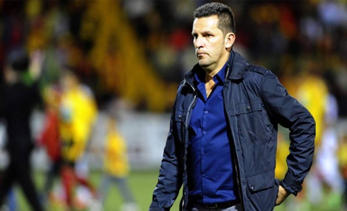 Javier Delgado acumula como Director Técnico 100 victorias en el fútbol tico