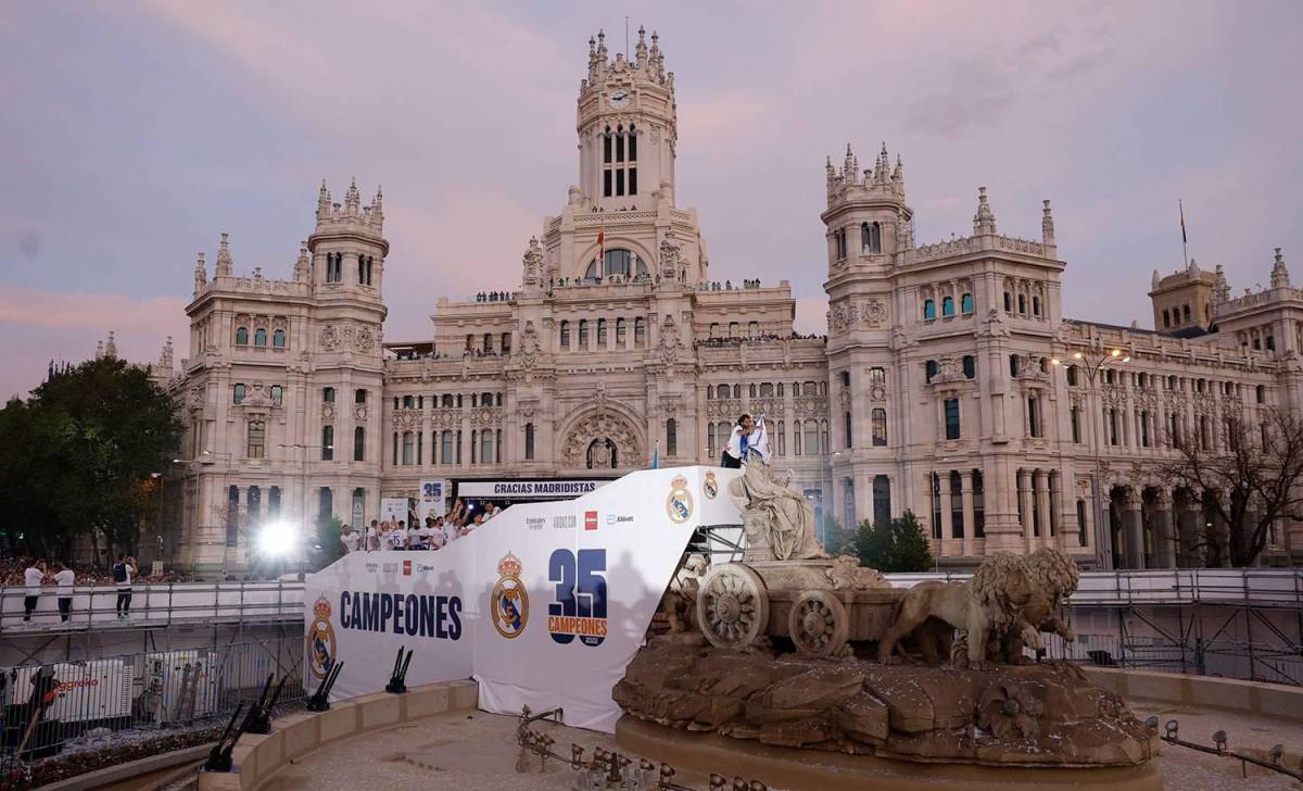 Nuevas fotos del festejo del Real Madrid: Regalo especial para Ancelotti y emotivo abrazo de Florentino Pérez con Marcelo