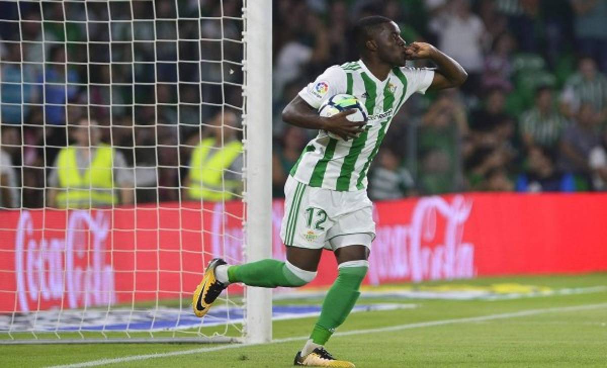 Entrenador del Betis afirma que Joel Campbell está muy afectado por su lesión