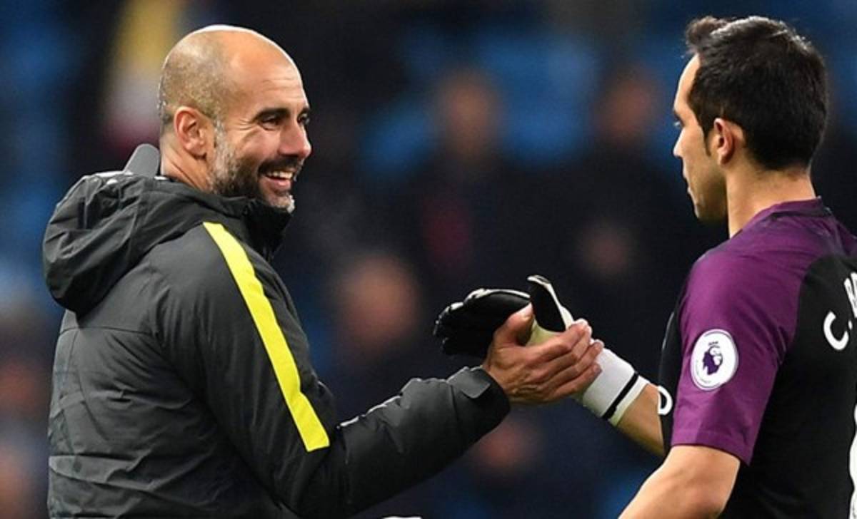 Guardiola: 'Claudio Bravo es uno de los mejores porteros del mundo'