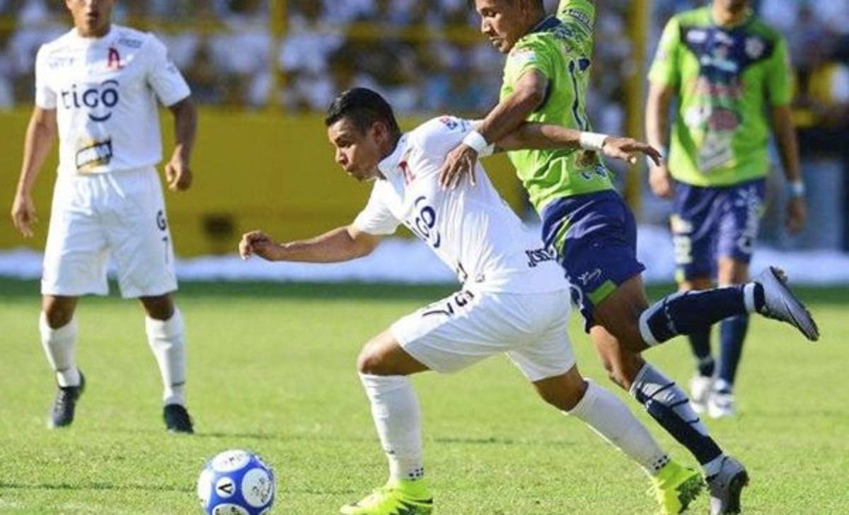 Alianza golea 4-1 al Santa Tecla y se corona campeón en El Salvador