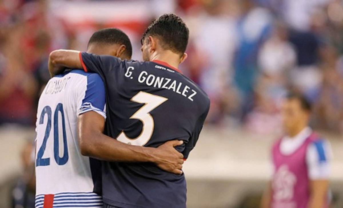 El gran gesto del tico González con panameño Aníbal Godoy