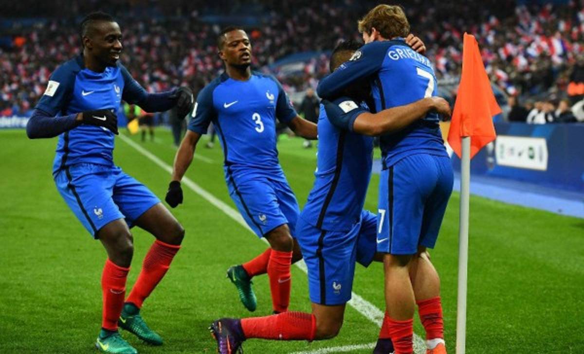 Pogba y Payet dan liderato a Francia
