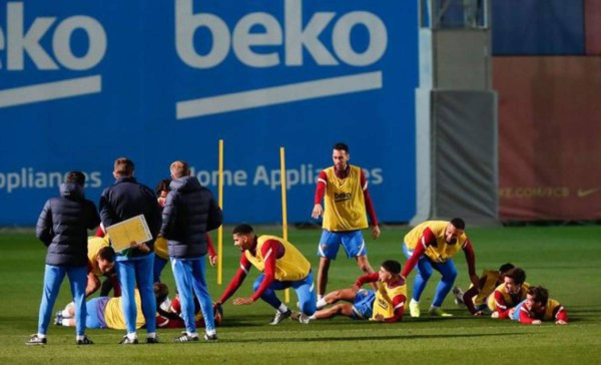 Saludo a Dani Alves, Xavi con nuevo invento y recupera la alegría: Así fue el último entrenamiento del Barcelona