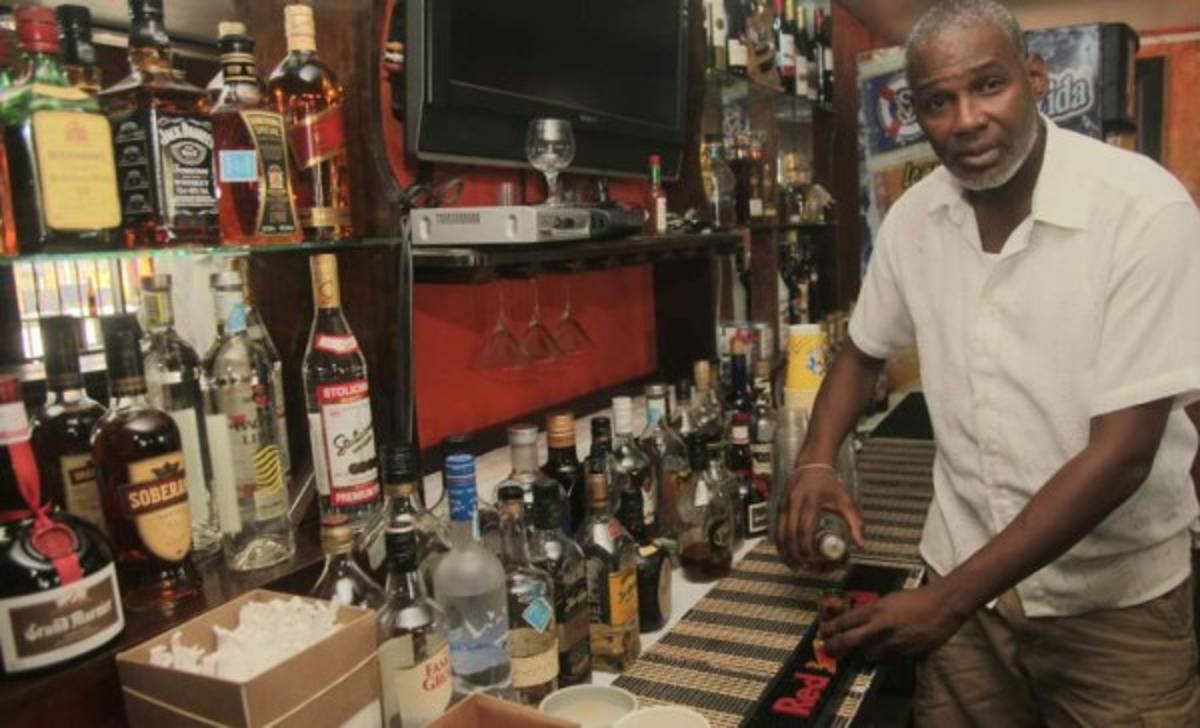 Carlo Costly engrosa lista de futbolistas empresarios en Honduras con ambicioso proyecto