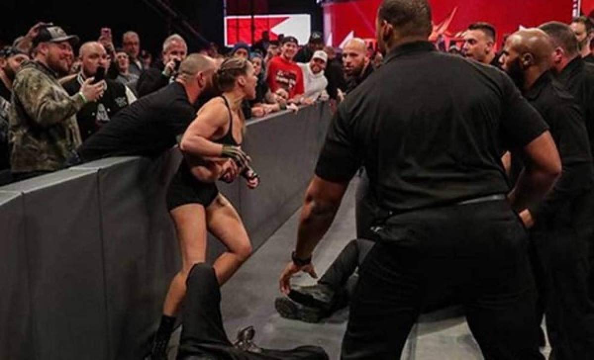 La nueva polémica de Ronda Rousey: Propina paliza a guardias de seguridad en WWE