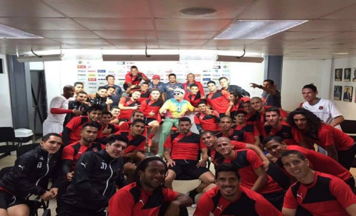 Alajuelense deja la presión de las Semifinales de lado a base de buen humor