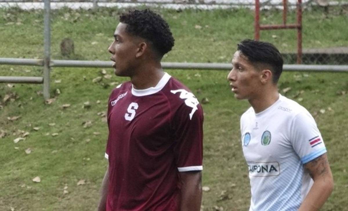 Futbolista del Saprissa recibe fuerte sanción por golpear a un árbitro