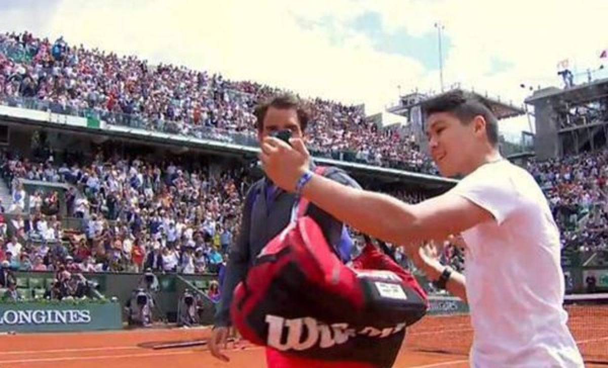 Federer se negó a tomarse una selfie con un niño en el Roland Garros