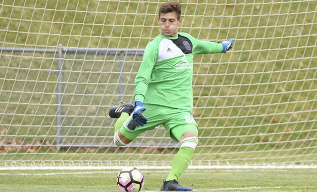 Guardameta salvadoreño hace historia en el fútbol estadounidense