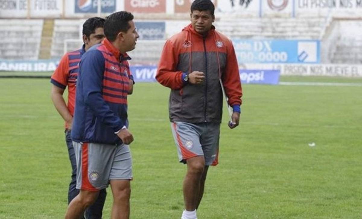 Costarricense Rónald Gómez es destituido del Xelajú de Guatemala