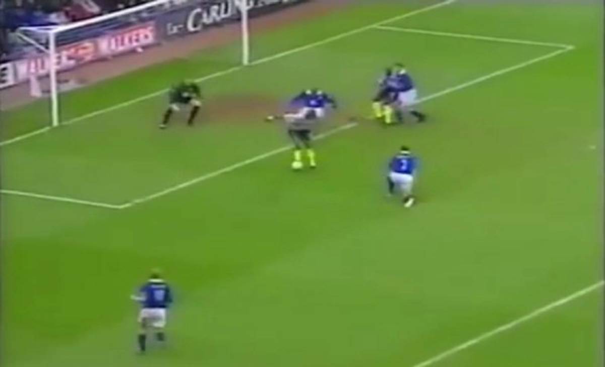 Manchester City recordó el golazo marcado por el tico Paulo Cesar Wanchope