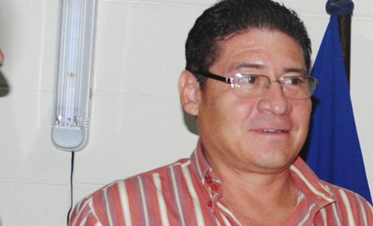 Dirigente fútbol salvadoreño acusado de fraude queda en libertad condicional